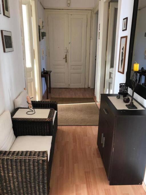 Lovely 3-bedroom In Center Of Apartman *
