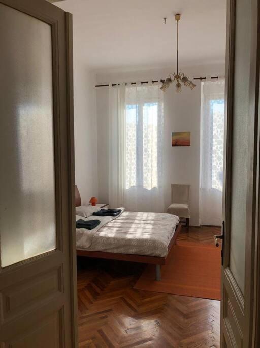 Apartman Lovely 3-bedroom In Center Of *