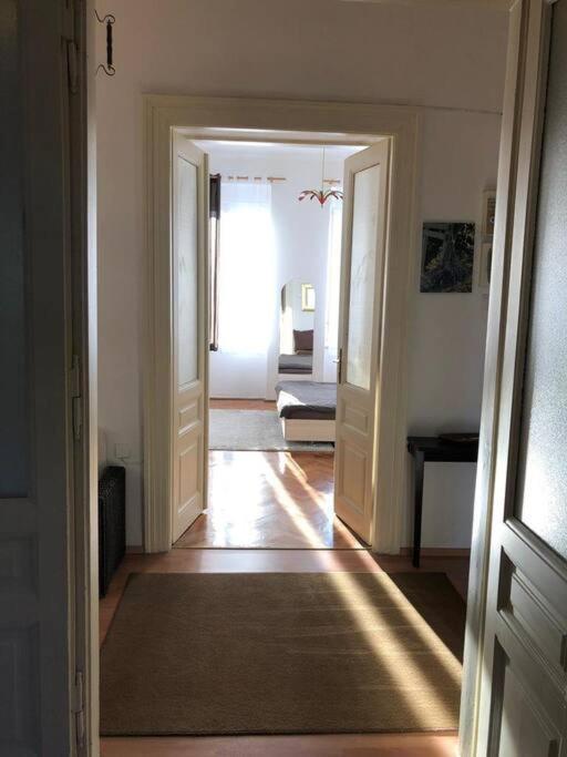 Lovely 3-bedroom In Center Of Appartamento