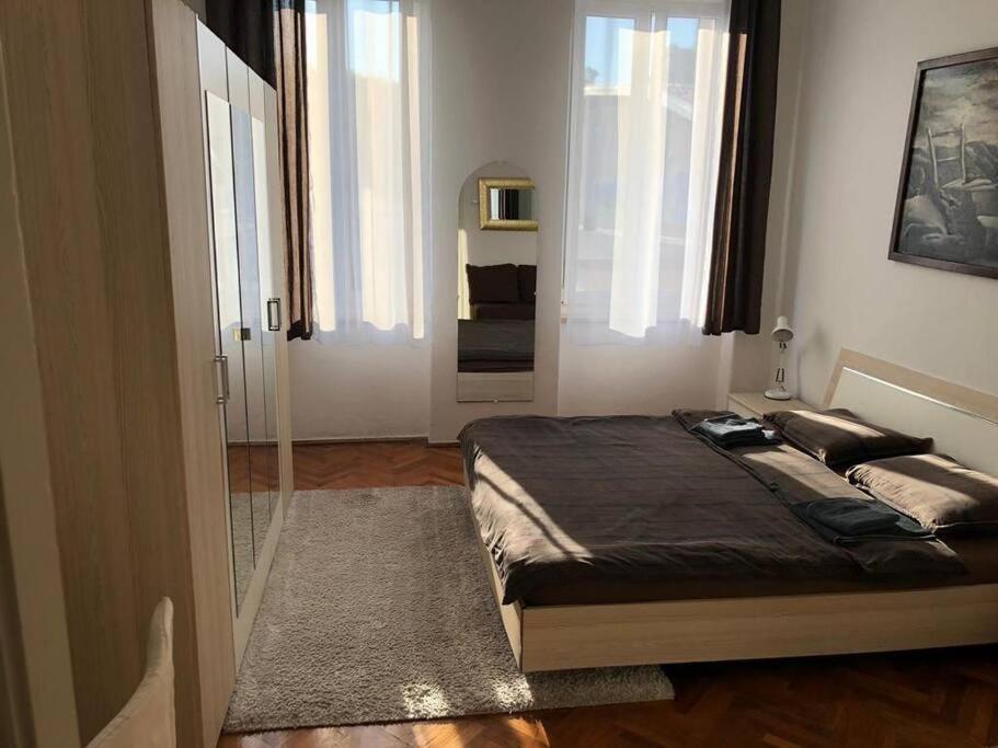 Lovely 3-bedroom In Center Of Pola