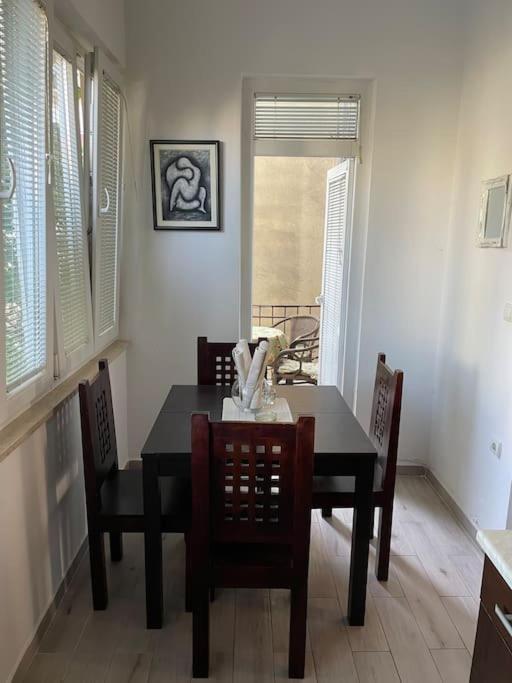 Apartman Lovely 3-bedroom In Center Of
