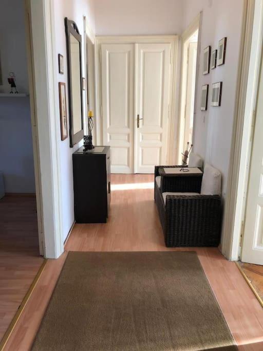 Lovely 3-bedroom In Center Of Apartman *