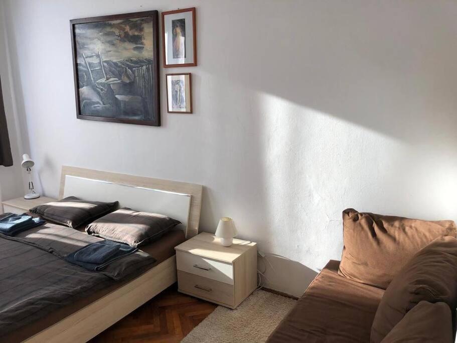 Apartment Lovely 3-bedroom In Center Of *