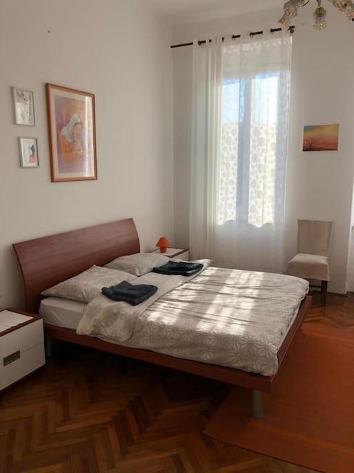 Lovely 3-bedroom In Center Of *